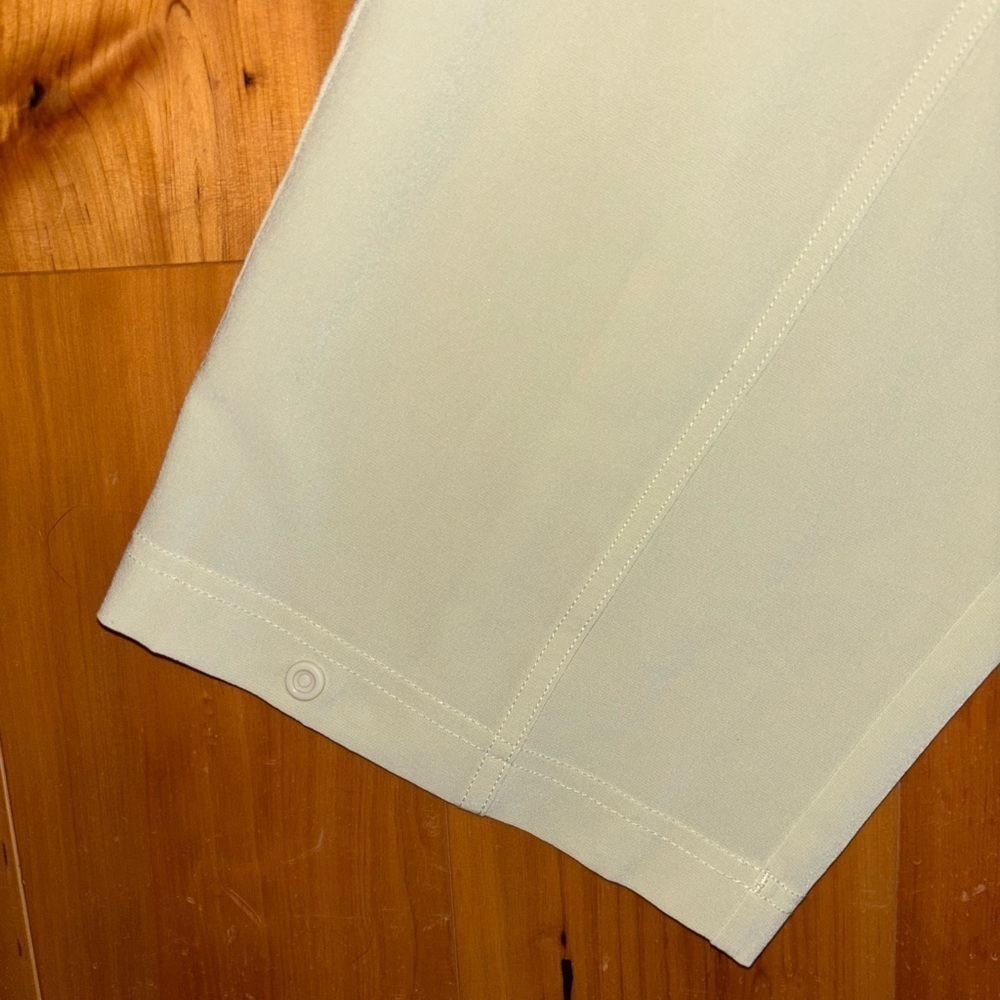 Women’s Calia khaki pants - Picture 2 of 4